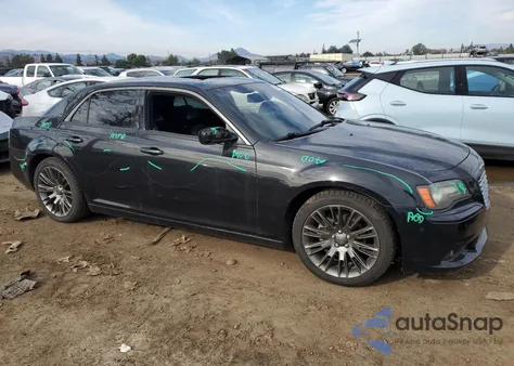 2013 Chrysler 300C John Varvatos Limited Edition z USA, uszkodzony, nr VIN 2C3CCADG2DH727695